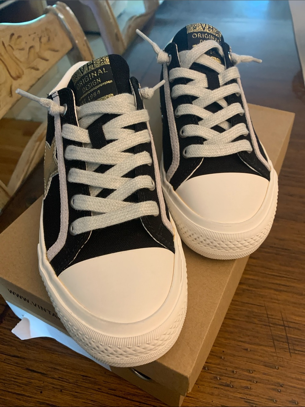 Vintage Havana Black and White Low-Top Sneakers